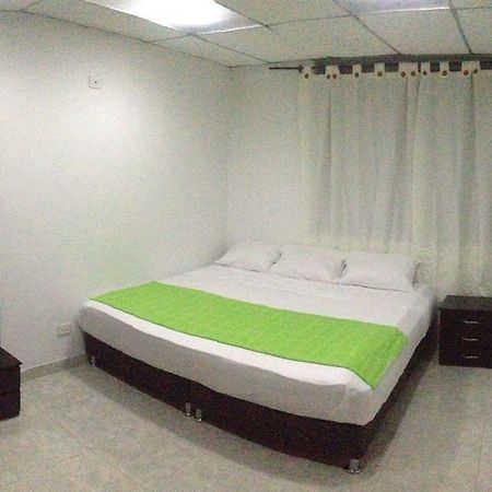 Hostal Deluxe Santander. Manizales Bagian luar foto
