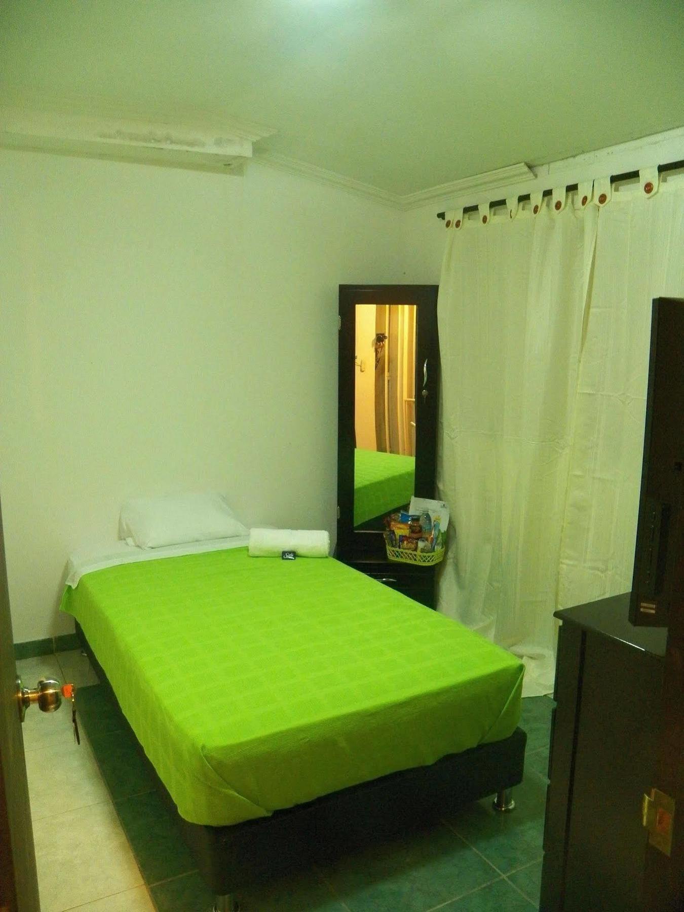 Hostal Deluxe Santander. Manizales Bagian luar foto