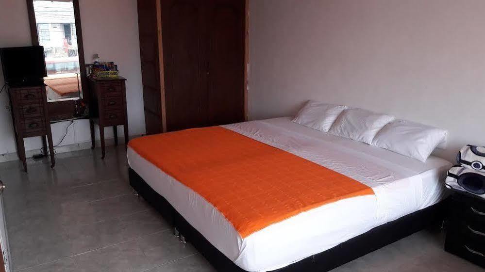 Hostal Deluxe Santander. Manizales Bagian luar foto