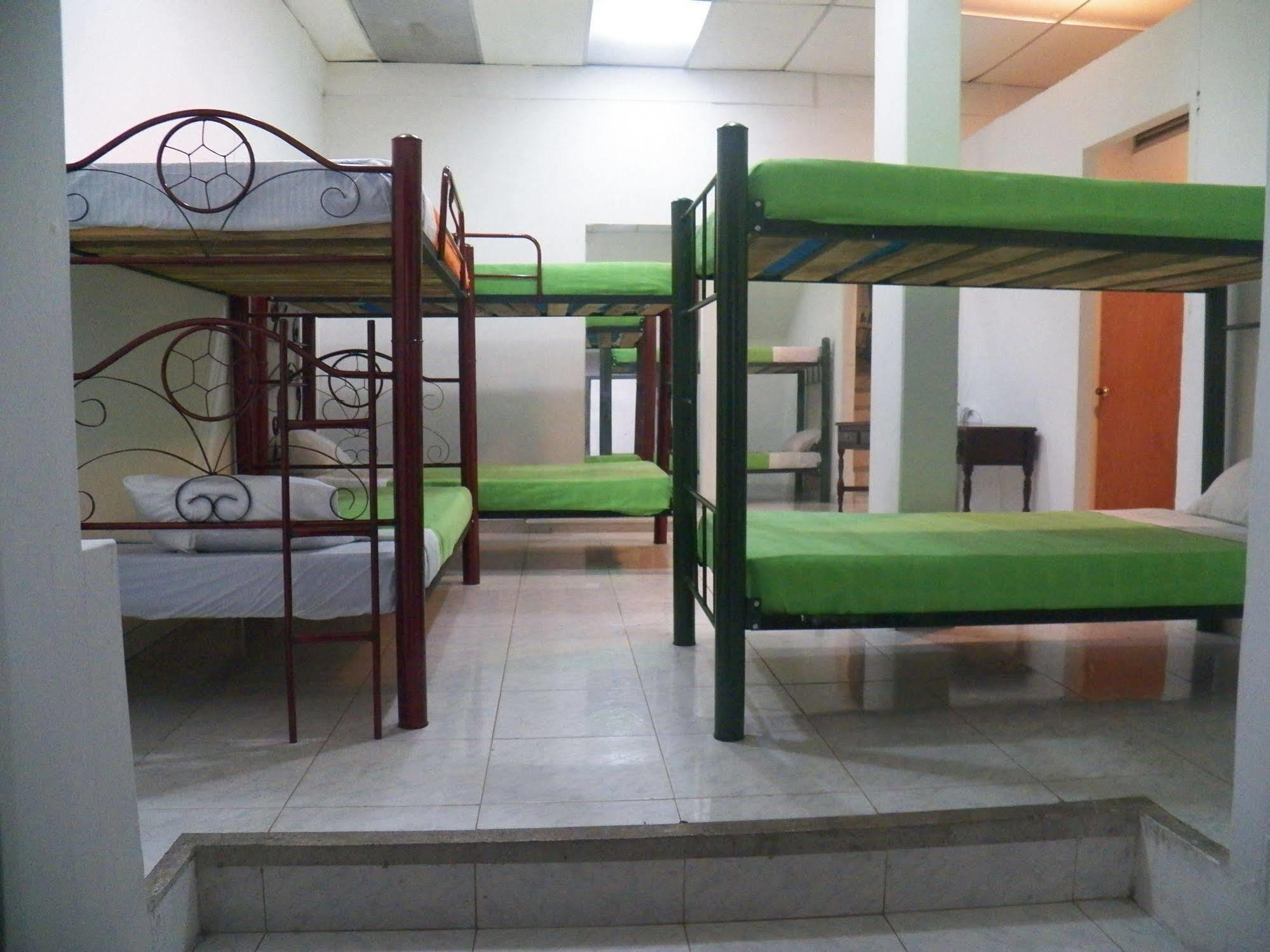 Hostal Deluxe Santander. Manizales Bagian luar foto