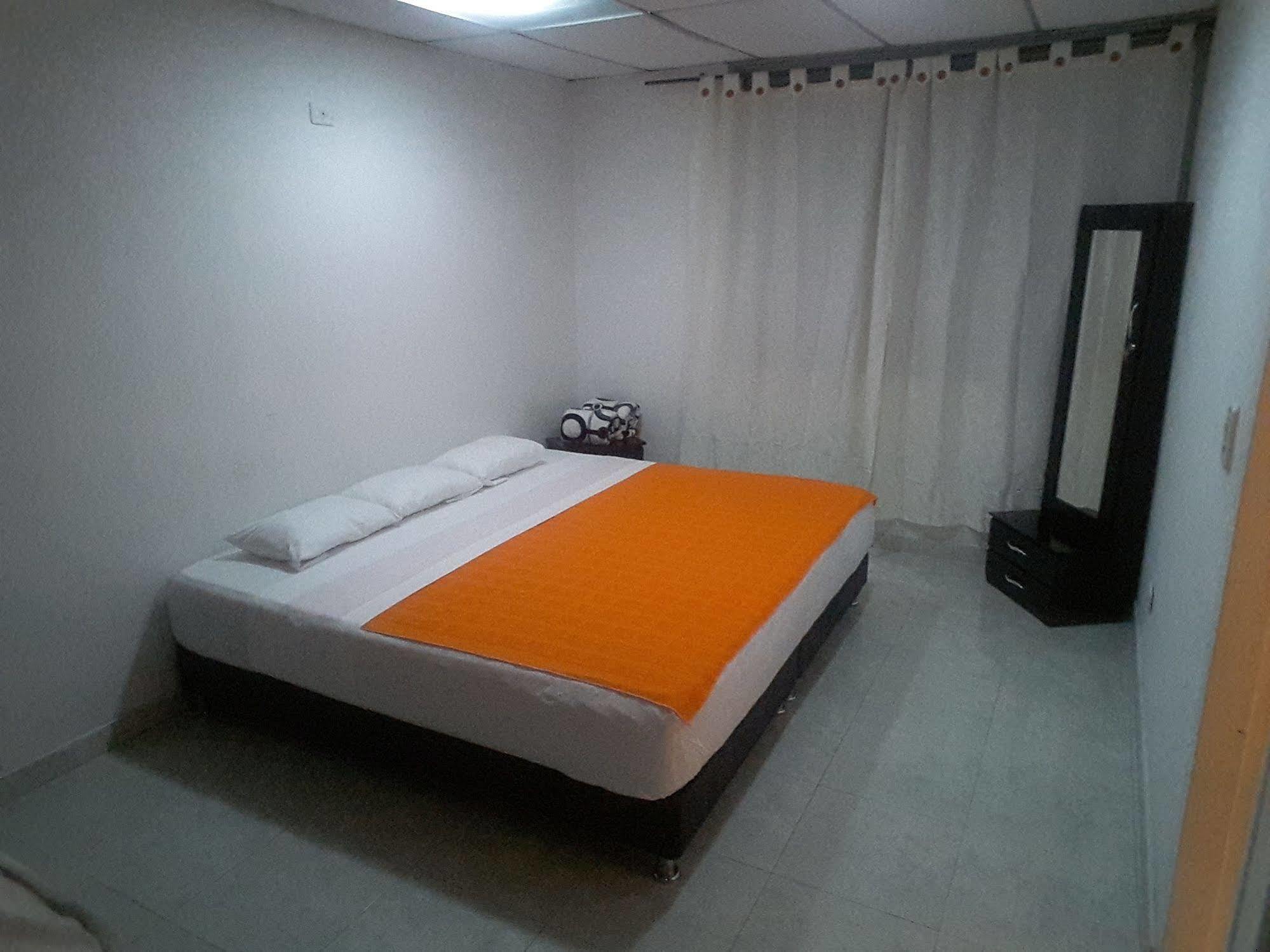 Hostal Deluxe Santander. Manizales Bagian luar foto