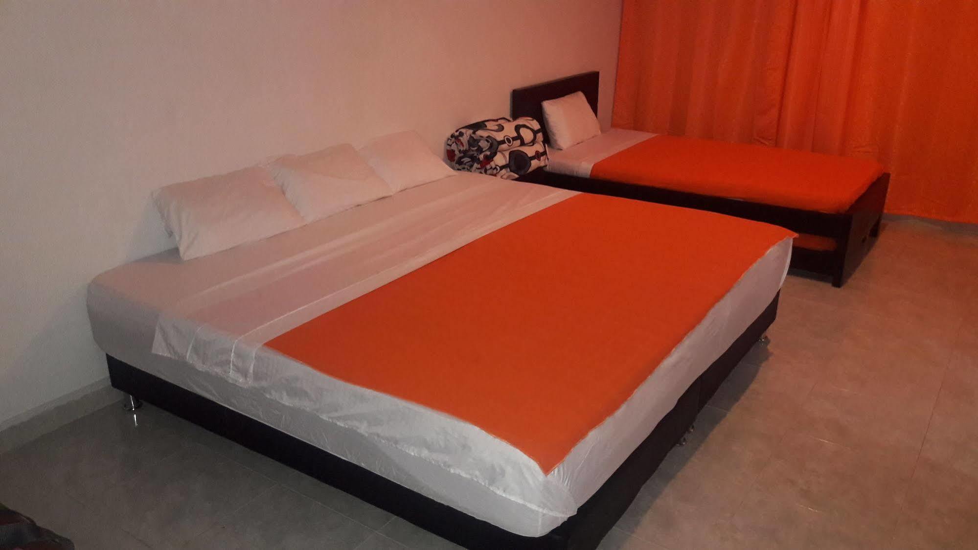 Hostal Deluxe Santander. Manizales Bagian luar foto
