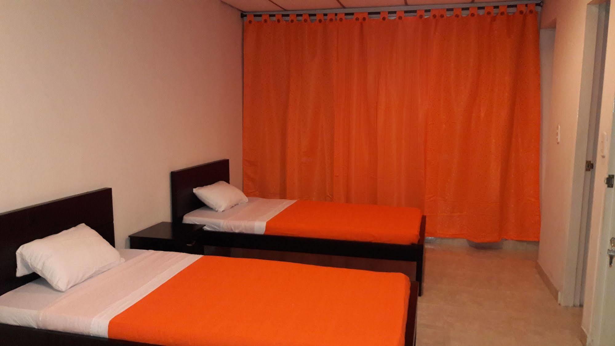 Hostal Deluxe Santander. Manizales Bagian luar foto