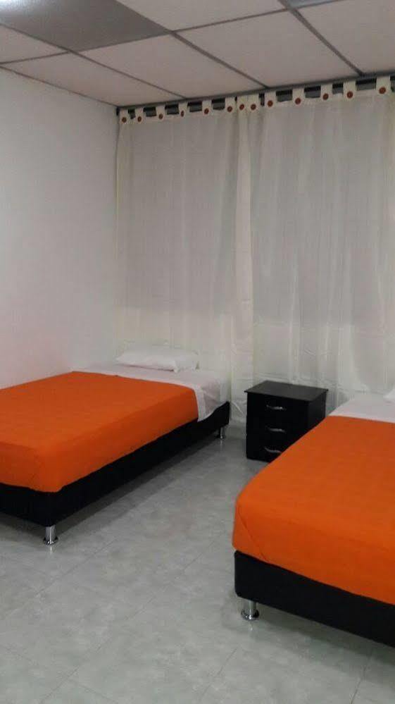 Hostal Deluxe Santander. Manizales Bagian luar foto